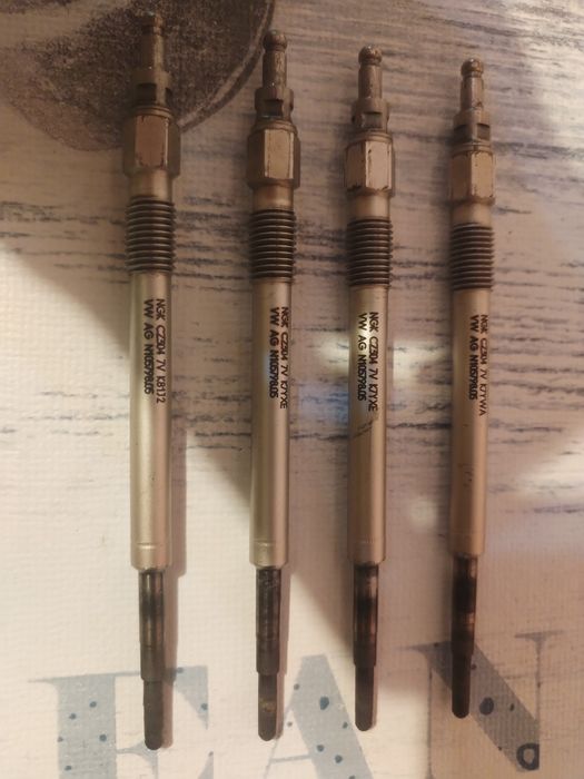 Bujii set complet 4x NGK  perfect funcționale originale