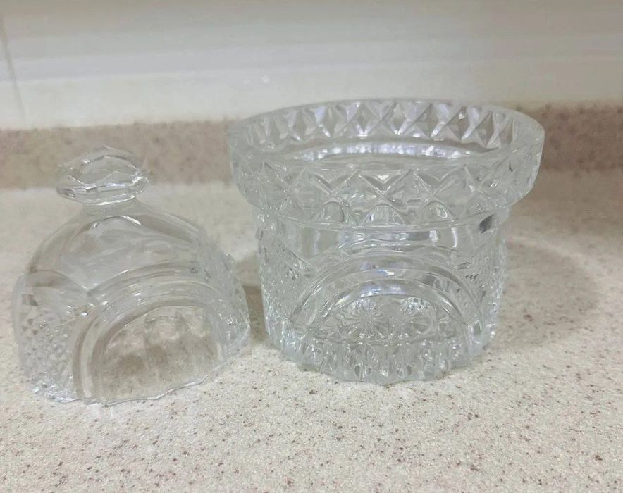 Конфетница,хрусталь,hrustal chehiya idish,kristall,holati ideal