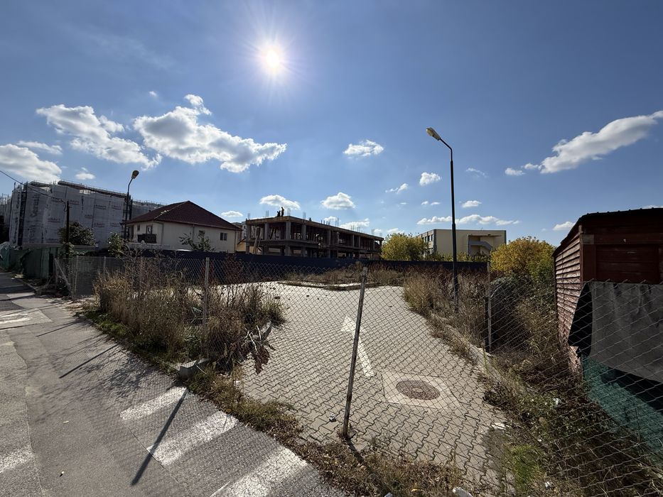 Inchiriez Teren Craiova - 1300 mp, Str. George Enescu, Stradal