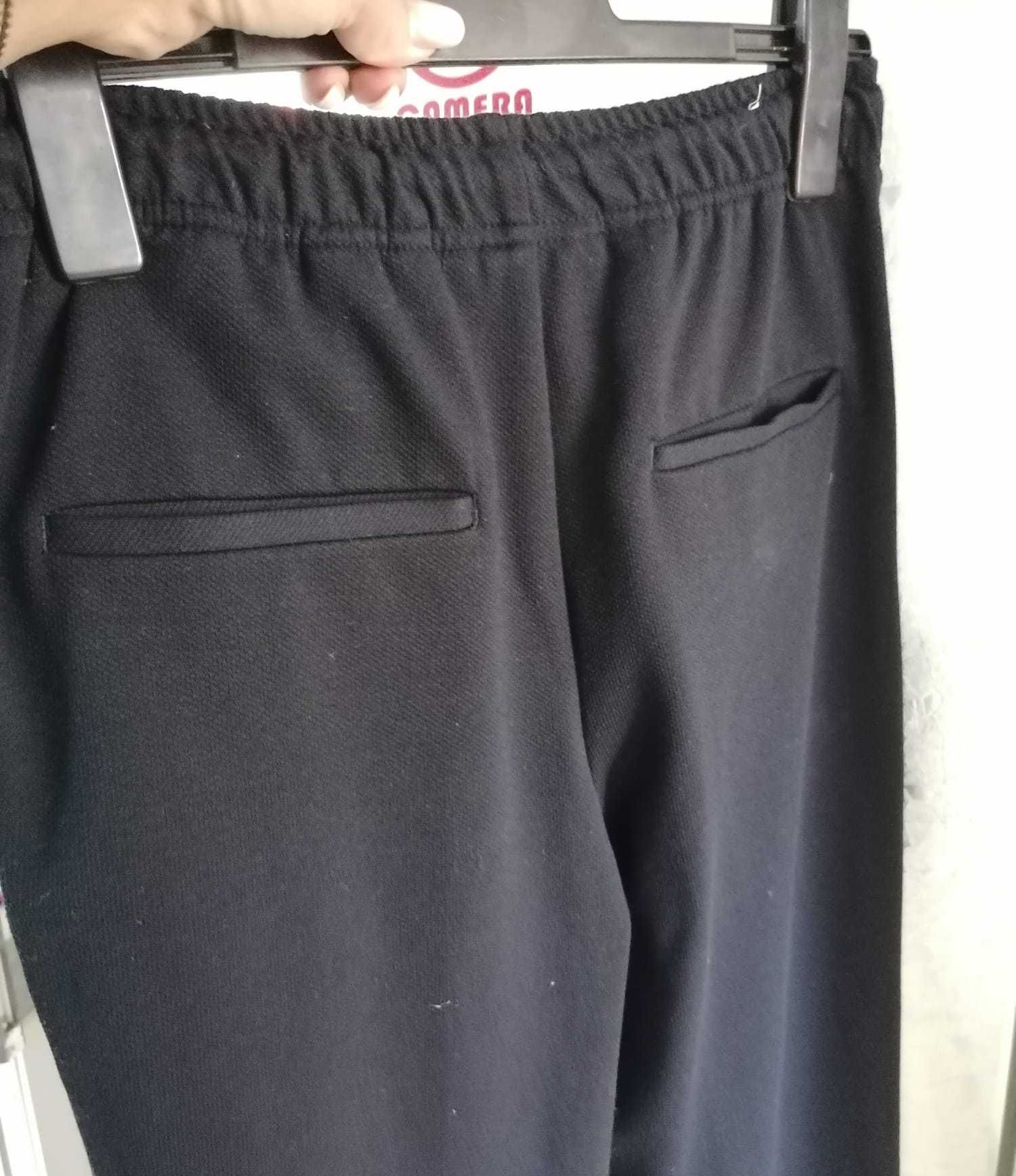 Pantaloni Zara .