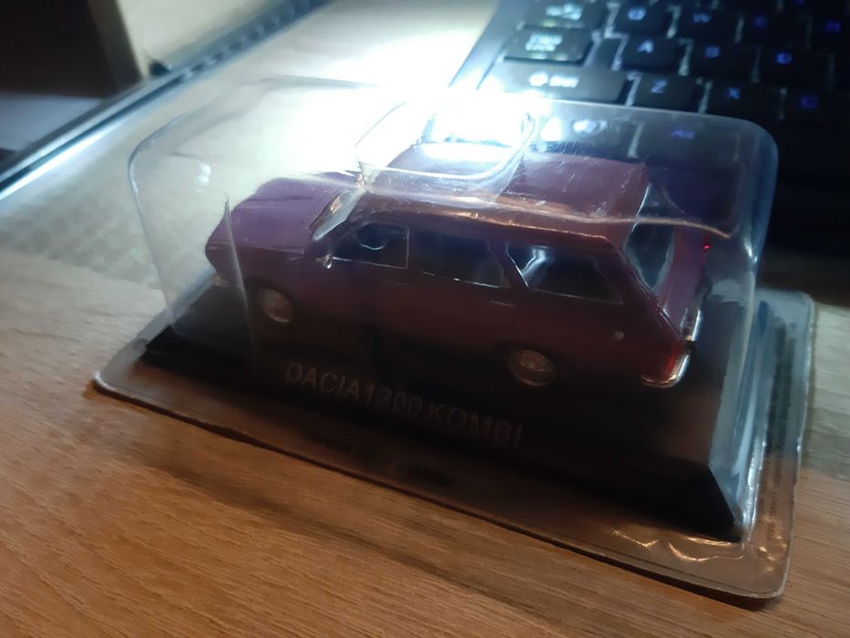 Macheta Dacia 1300 KOMBI, mov, 1/43, NOU stare perfecta ambalaj SCHIMB