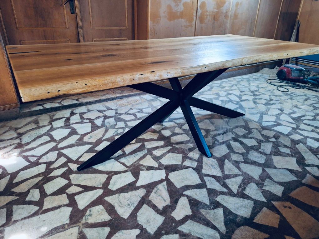 Mese din lemn masiv de stejar cu rasina epoxidica