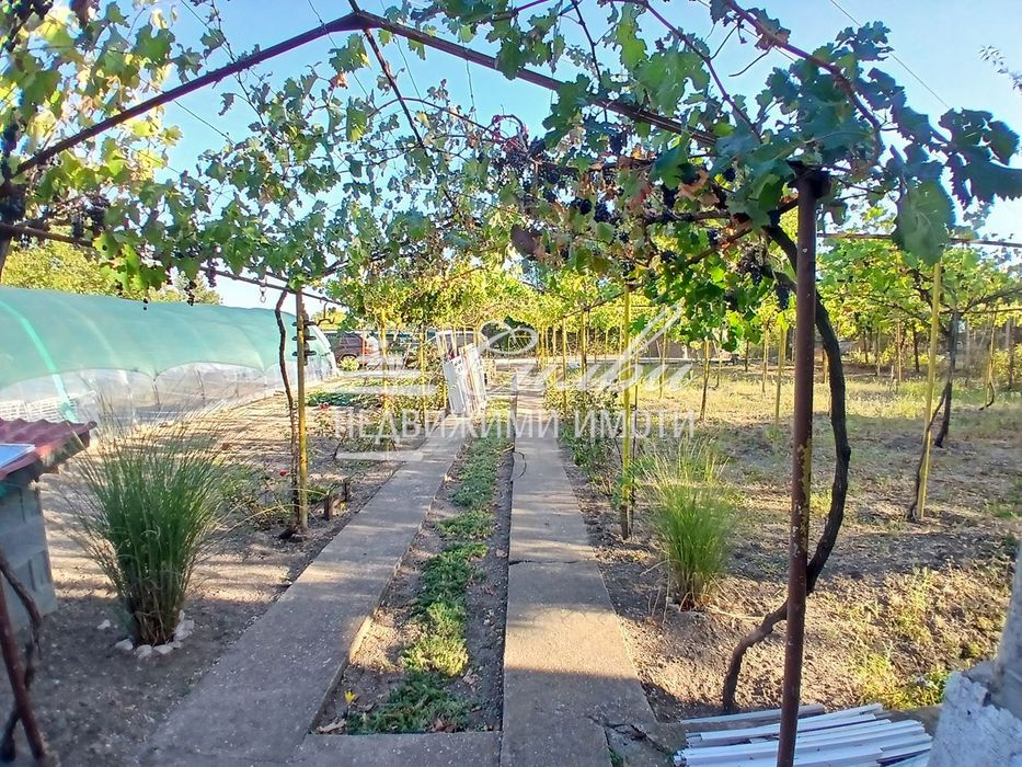 Двуетажна ТУХЛЕНА вила на плоча – местност Под Манастира.