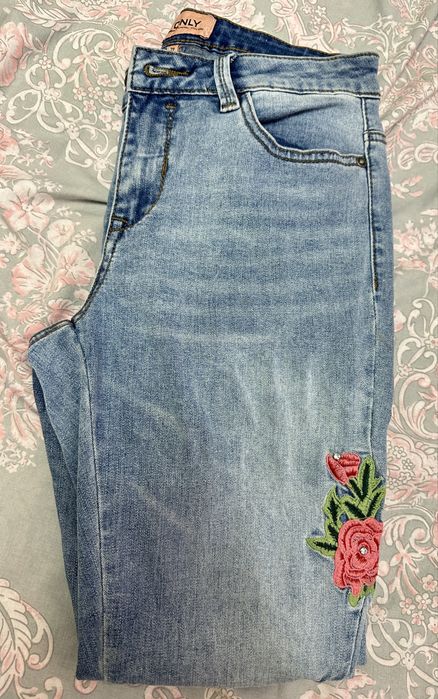 Уникални дънки с бродерия ONLY-размер 27