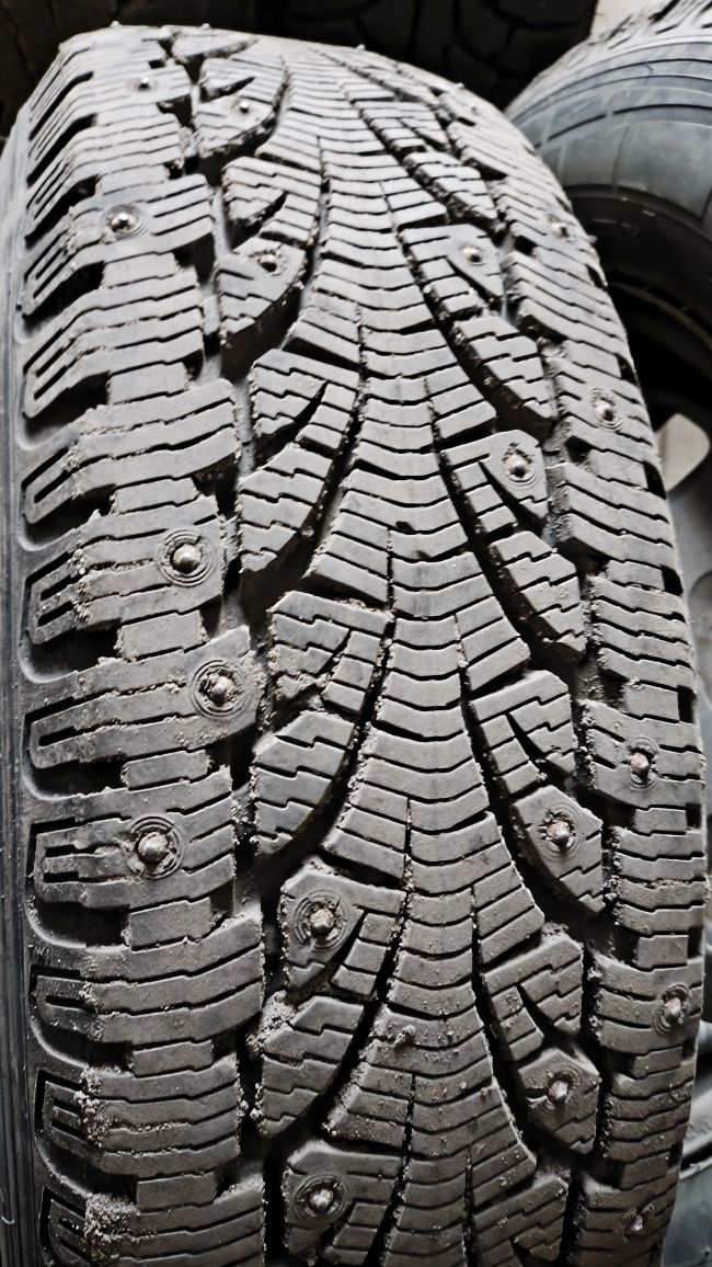 Шины зимние 195/70 R15 C. Диски 6J×15 H2, ET44