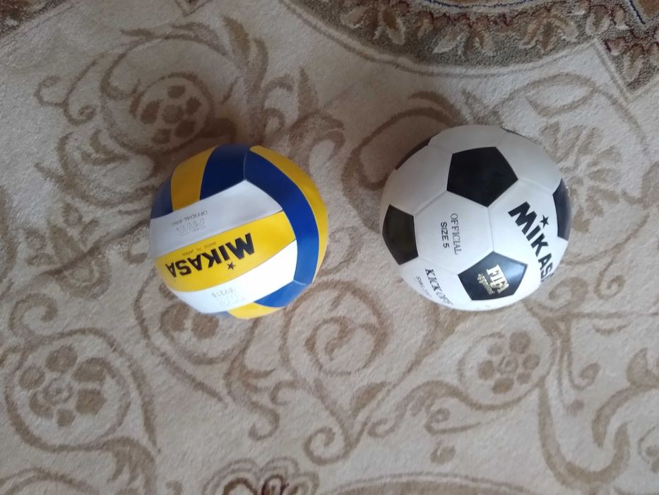 Футболна и волейболна топки  Mikasa
