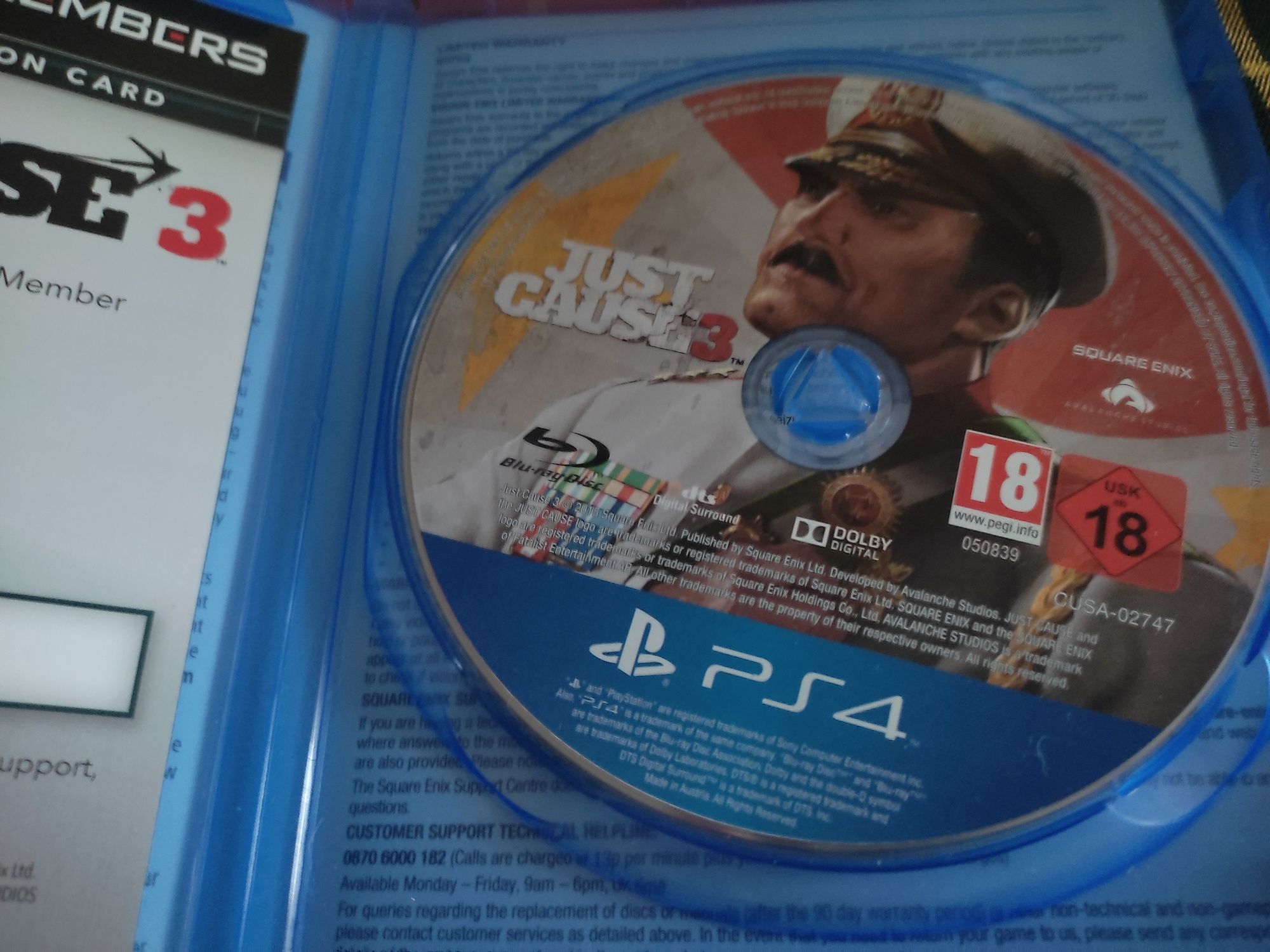 Продавам PS4 с два джойстика и 4 игри