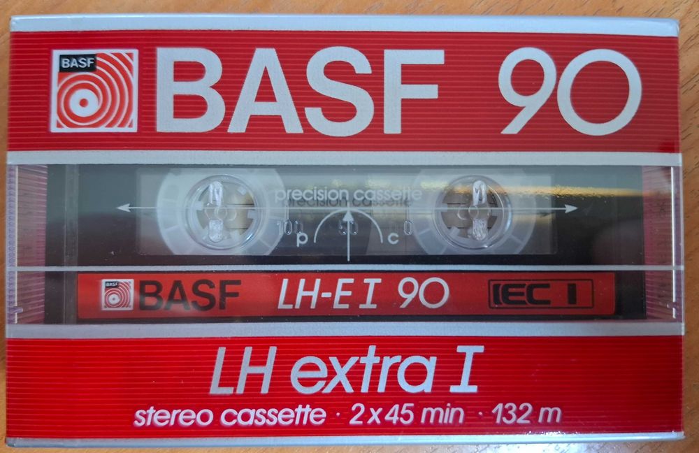 Продам новую аудиокассету BASF LH Extra I 90min