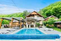 De inchiriat Cabana Gaby cu piscina si ciubar -Baisoara