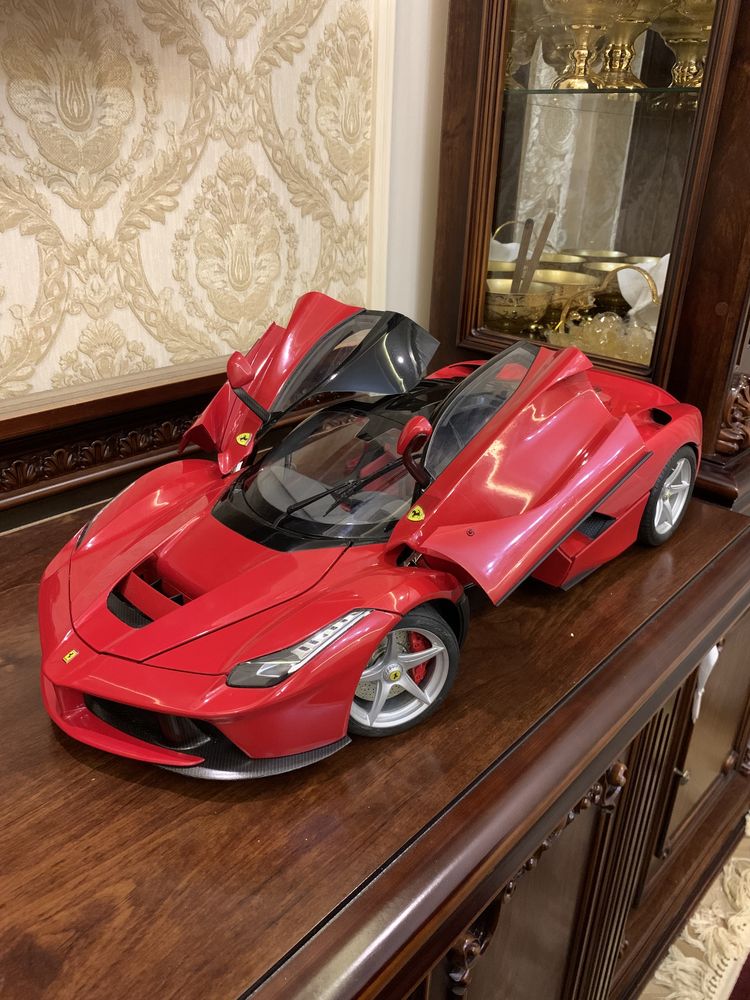 Моделька LaFerrari 1 of Uzbekistan и пульт