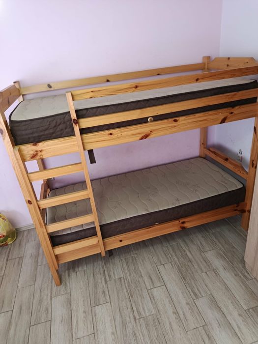 Двуетажно легло, без следи от употреба