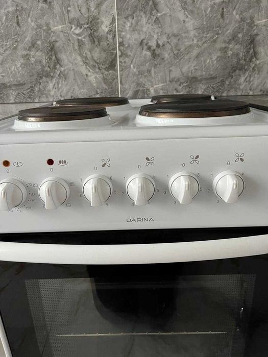 Газовая плита с духовкой Darina — в идеальном состоянии. Цена/качество