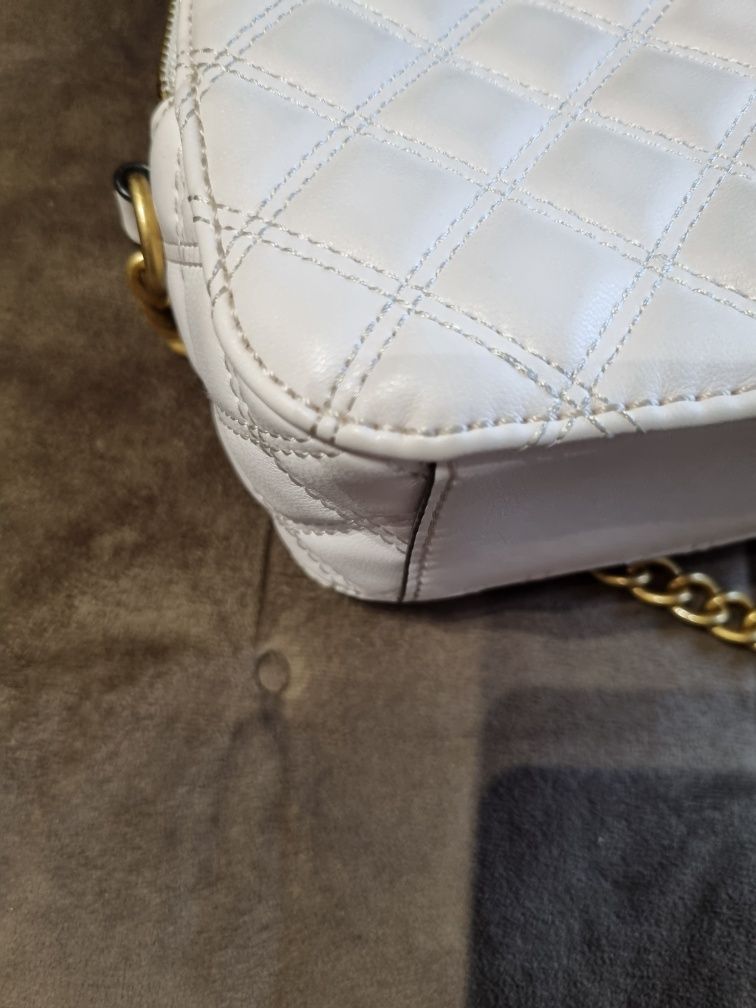 Чанта  Guess бяла