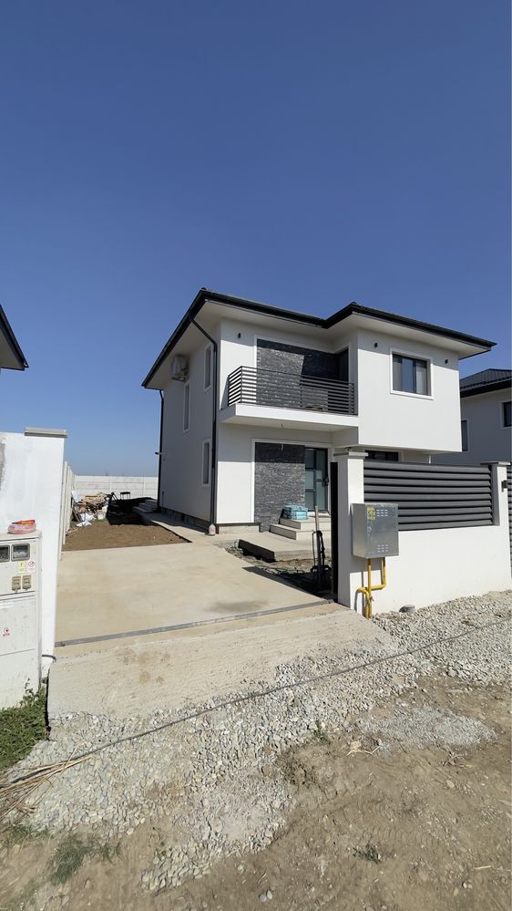 Casa de vanzare,3 bai,Teren 325 mp,oras Pantelimon,Gaze,canalizare,apa