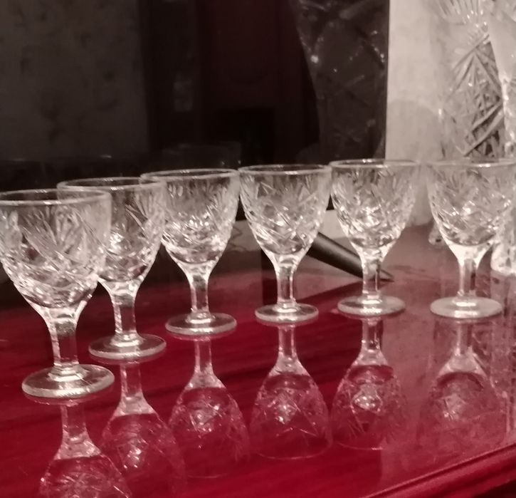 Хрустальные фужеры и рюмки по 12и 6 штук