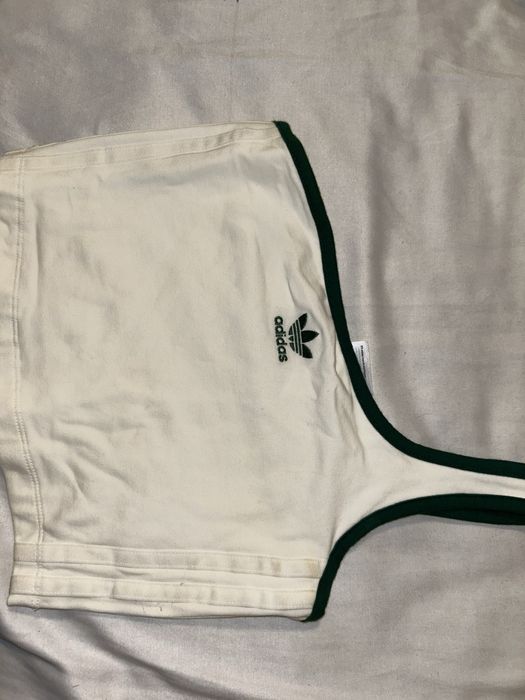 Продавам оригинално спортно горнище на Adidas.