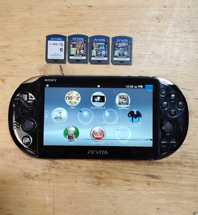 PS Vita Slim 2003 + 4 cartușe și tuburi