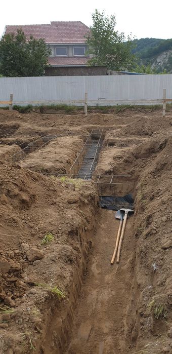 Mini excavator de inchiriat