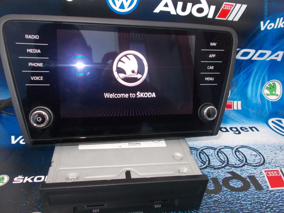 Vând navigație mib2 display unitate LCD Octavia 3