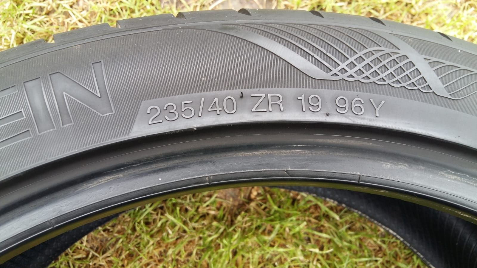 Set 2buc 235/40 R19 96Y Vredestein vară