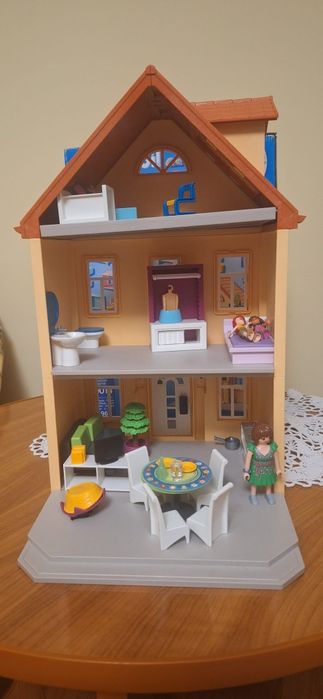Căsuța cu păpuși, playmobil