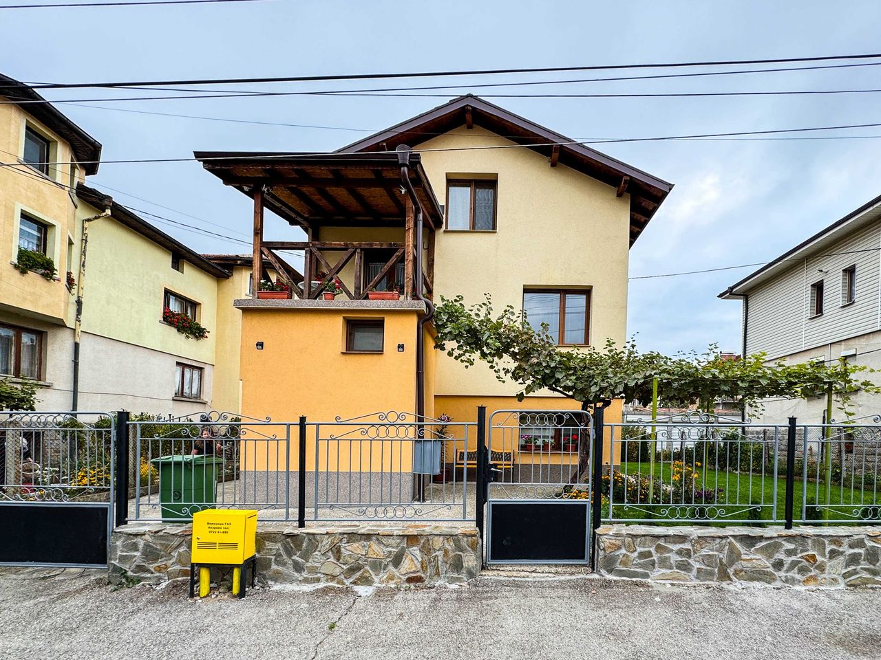 Продава се Къща в Самоков - 183 кв.м за 1367 €/кв.м - Снимка #1