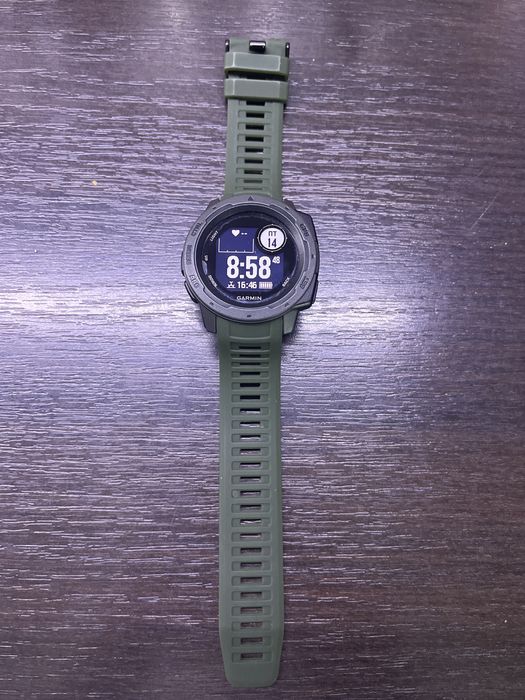 Смарт часовник Гармин инстинкт