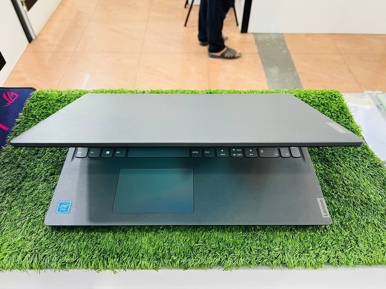 Lenovo V15 noutbuk