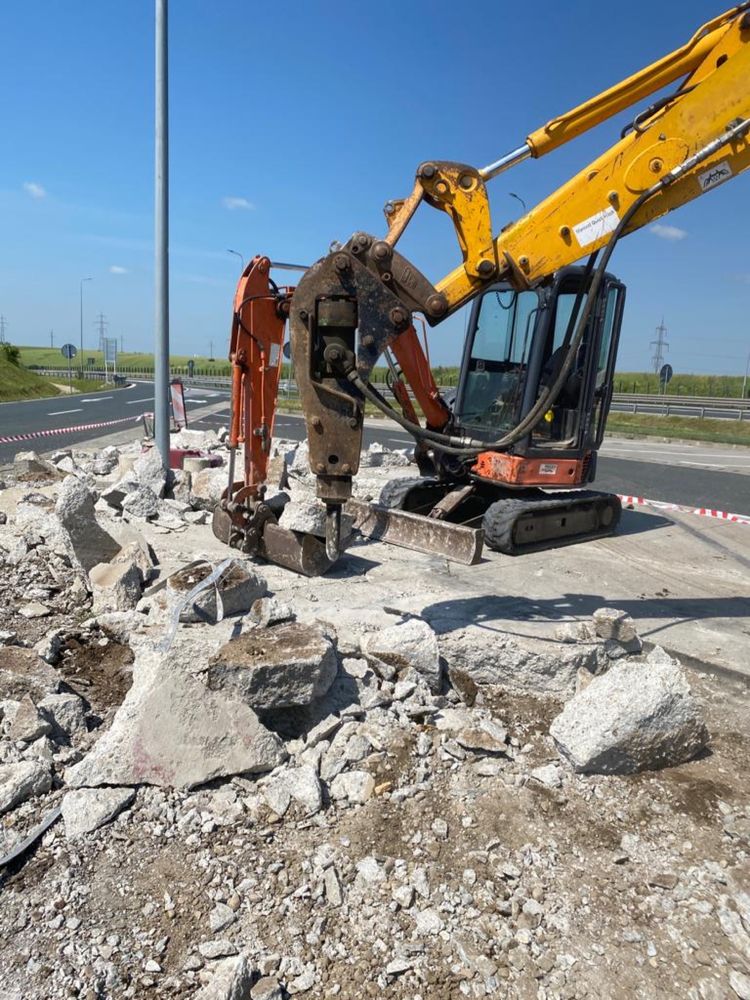 Mini-excavator,bobcat, cilindru, gard,canal,apa,piscine,demolat,