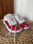 Jordan 11 CMFT albi si rosii