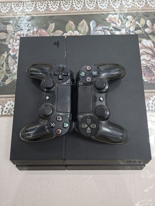 Продаётся Playstation 4