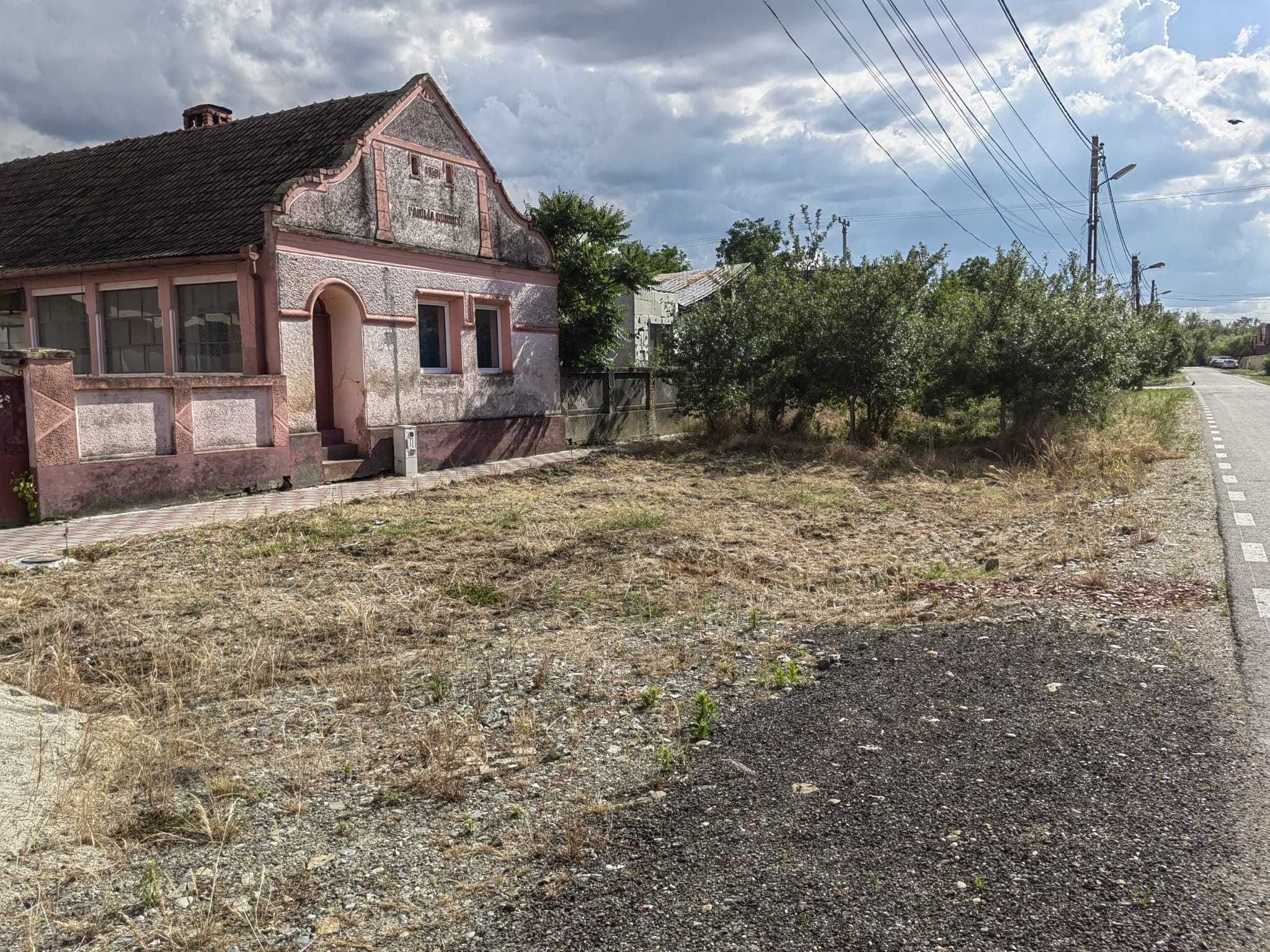 Persoana fizica vand casa + teren in Sanmihaiu Roman