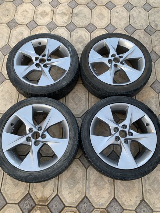 R-18 верталет тайота камри 50 оригинал с шинами 225х45х18 обмен есть