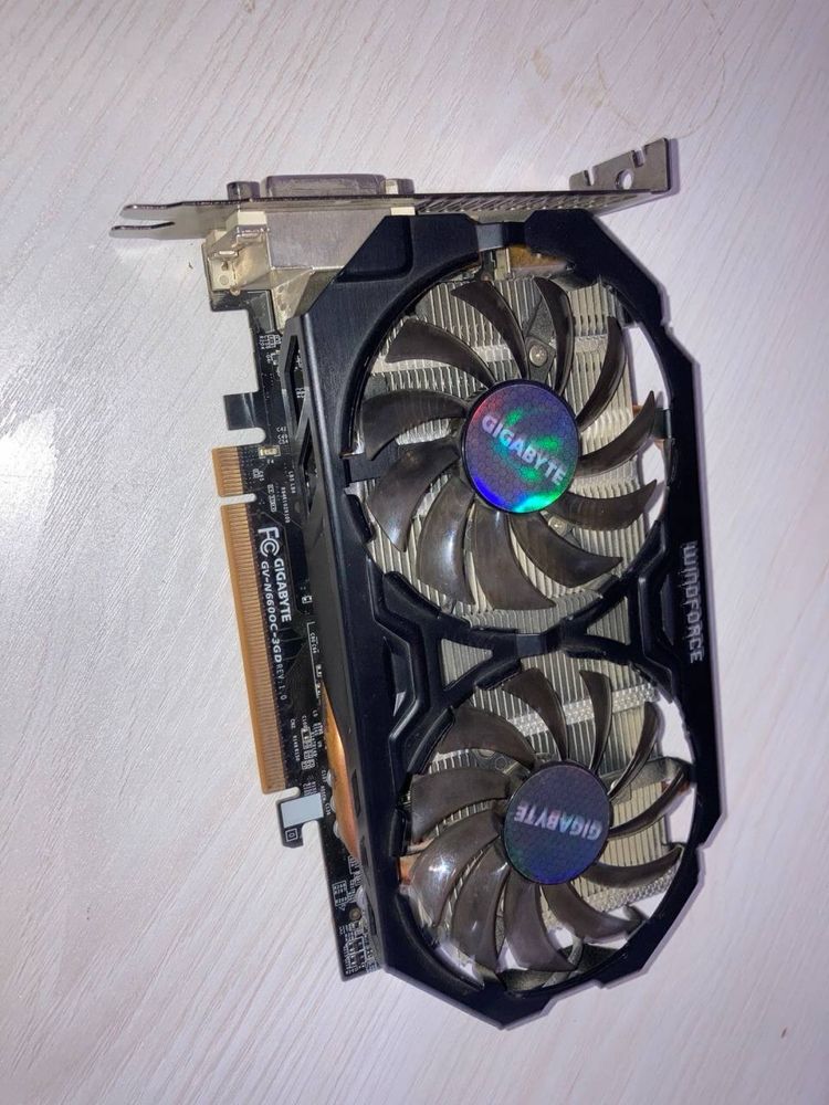 Komp kamlekt , cpu , gpu , ram , motherboard