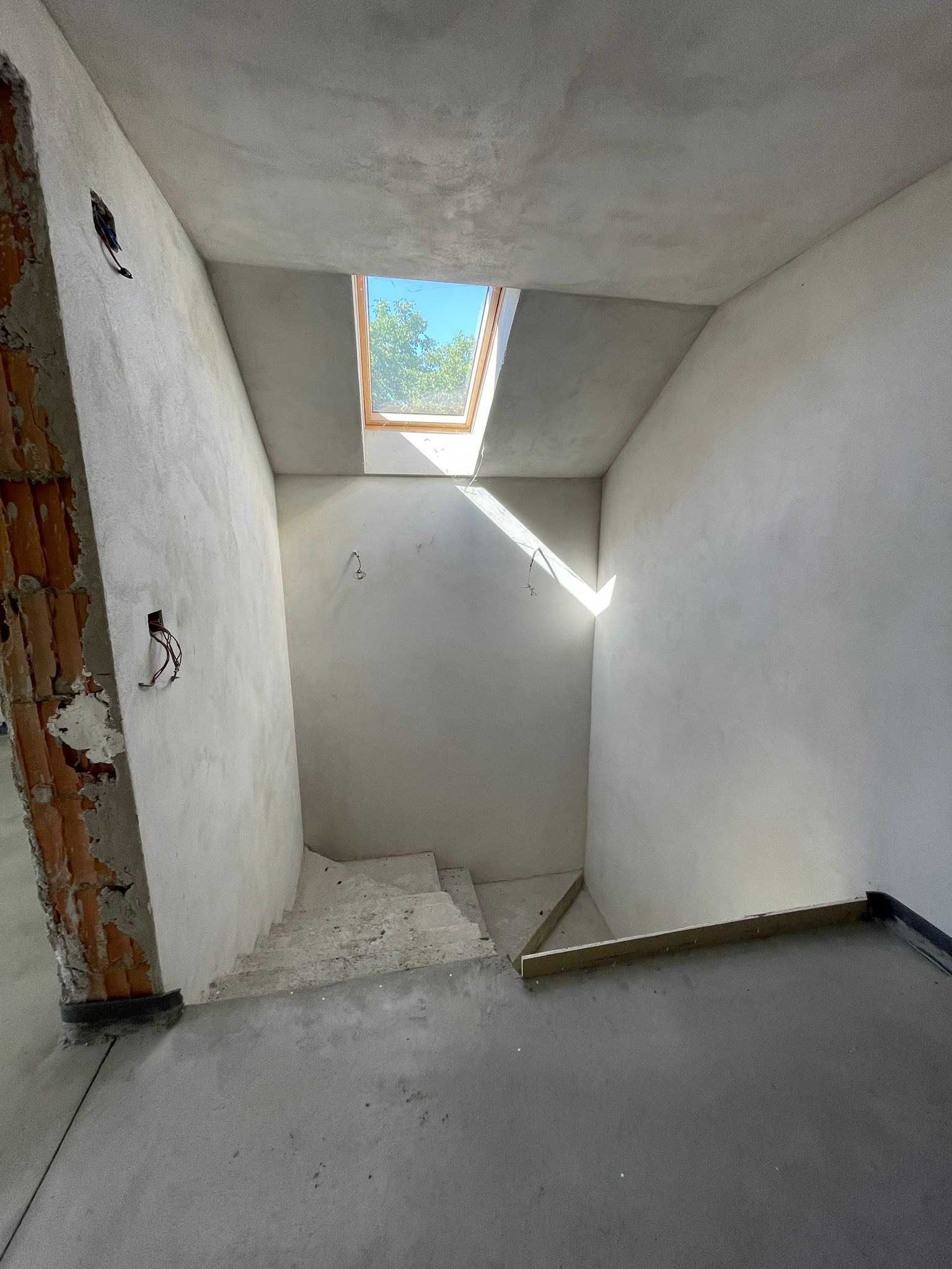 Vând casă D+P+M comuna Sagu