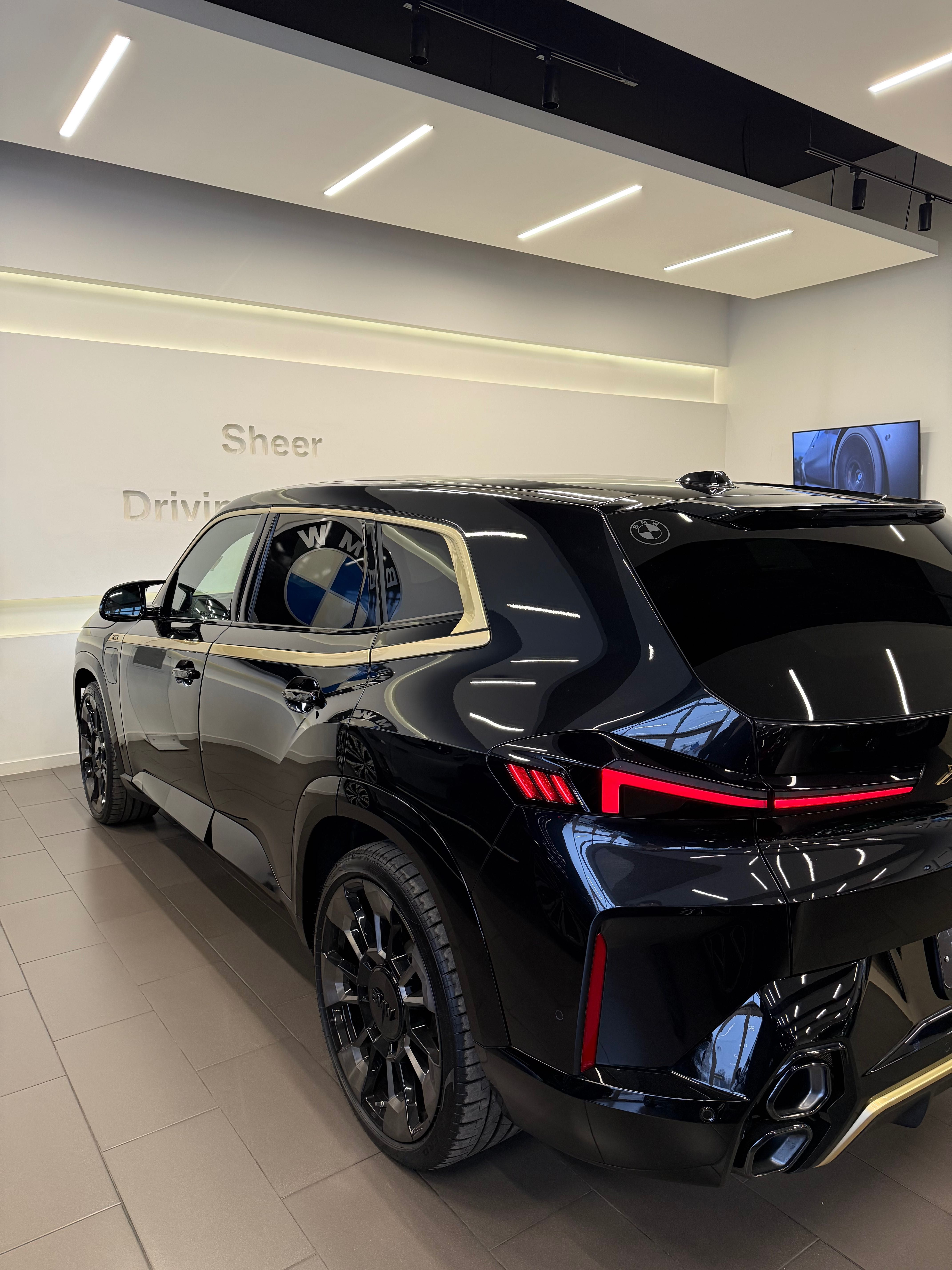 Продам новый BMW XM с официальной гарантией
