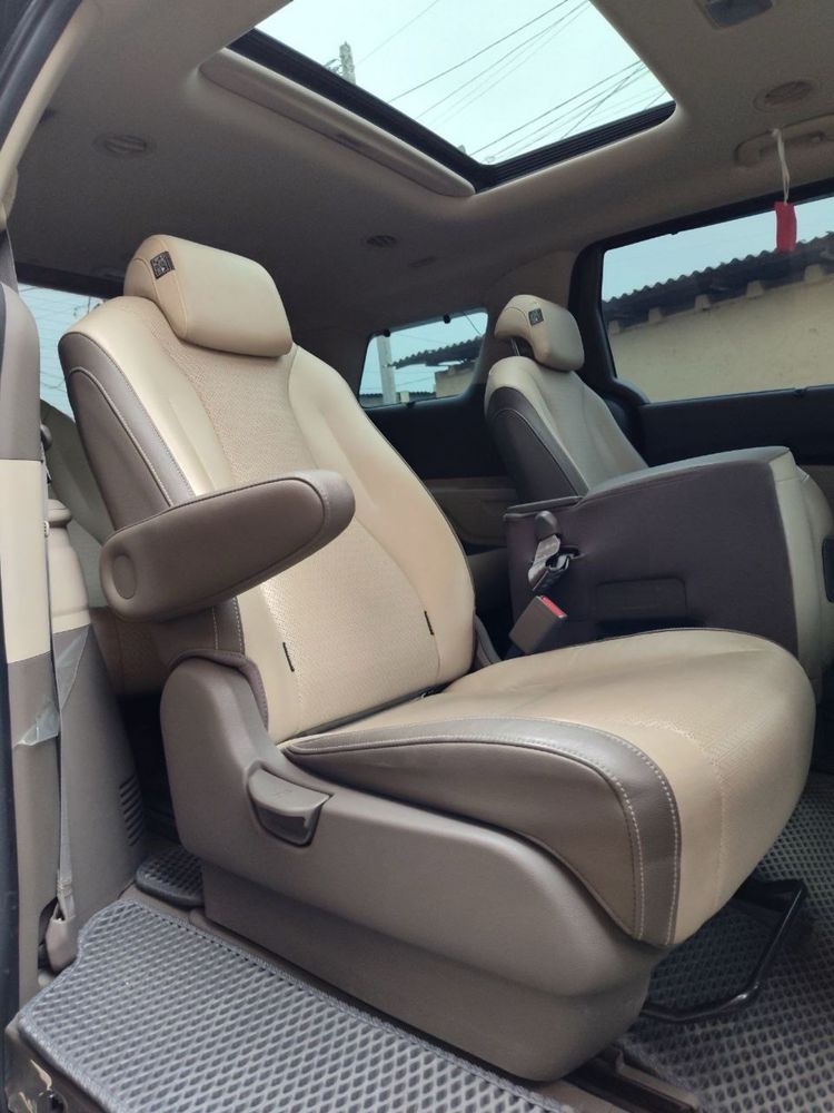 Kia Carnival (полной комплектацией)