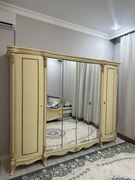 Продам спальни гарнитура в идеальном состоянии,