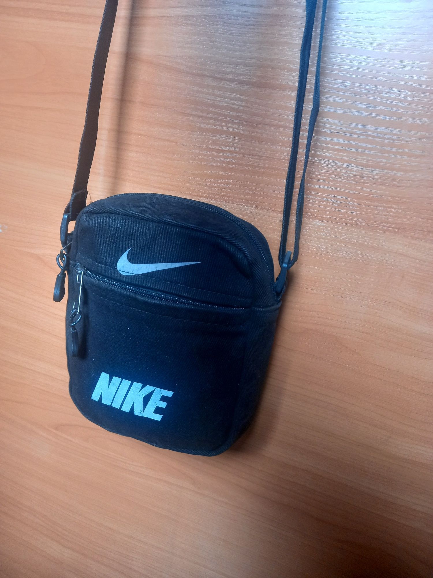 Барсетка новая Nike срочно продаётся.