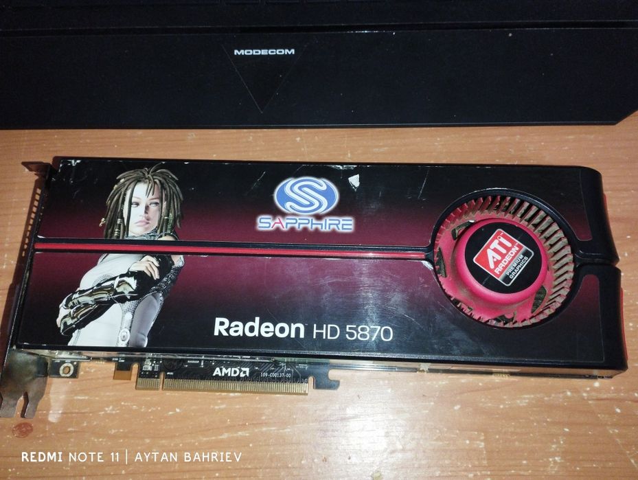 Продавам видеокарта AMD Radeon HD5870