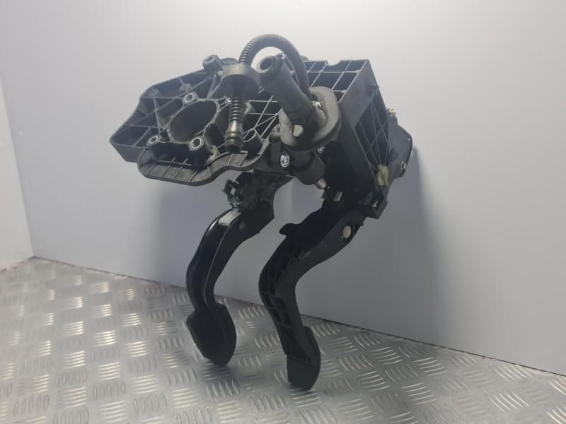 Pod pedalier Opel Adam Rocks