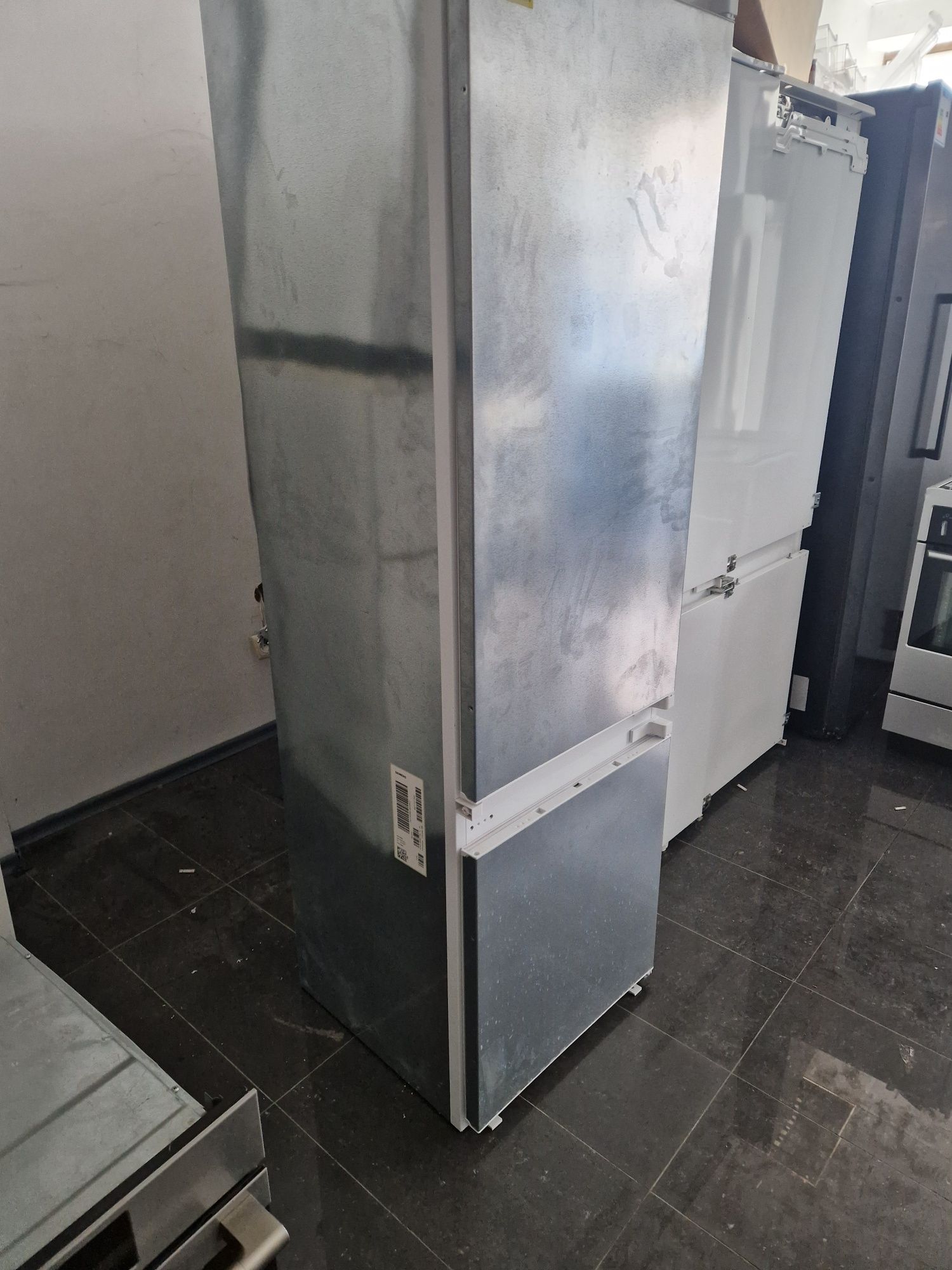 Хладилник за вграждане Siemens A++ Нов