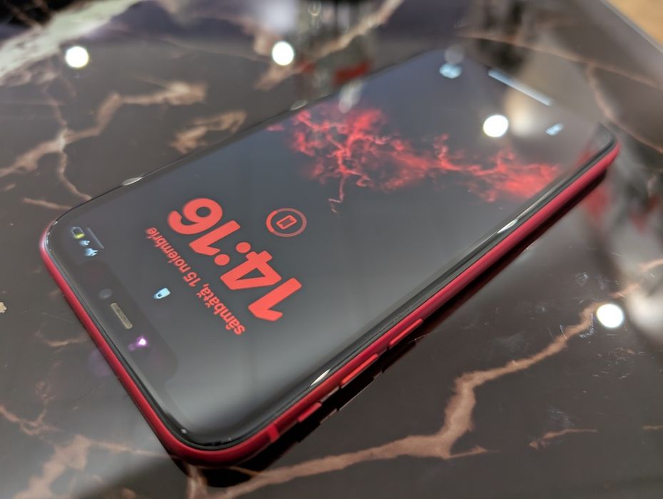 iPhone 11 Red product 10/10 luat de nou cutie completa