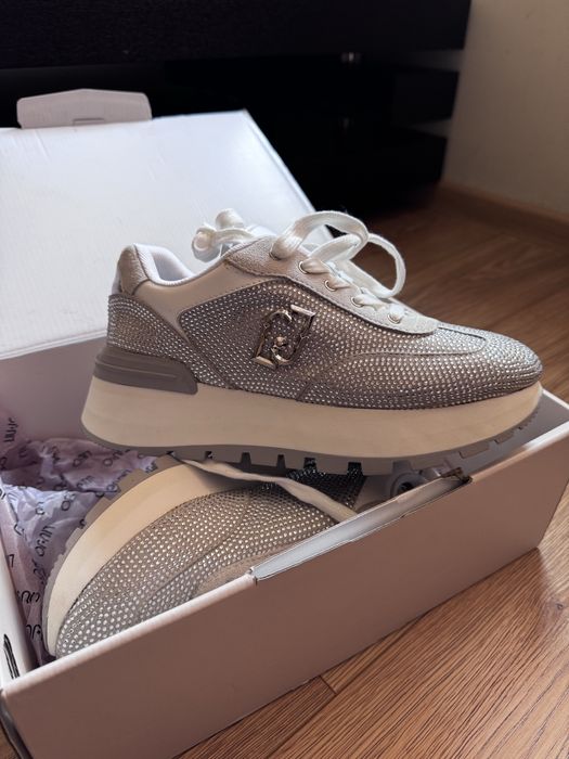 Елегантни Маратонки