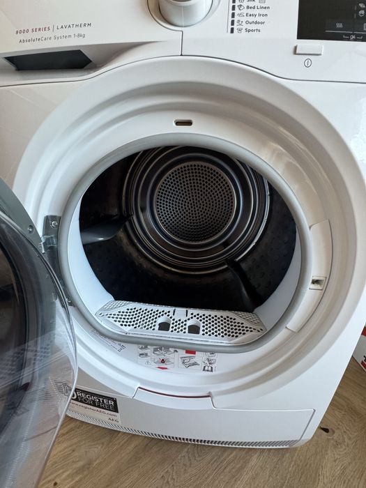Продавам сушилня AEG 8000 А+++