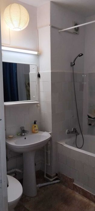 Închiriez apartament 3 camere