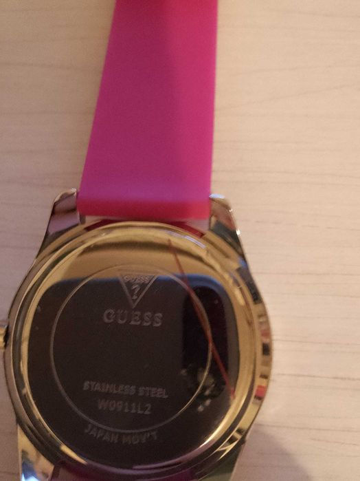 Guess оригинален НОВ часовник