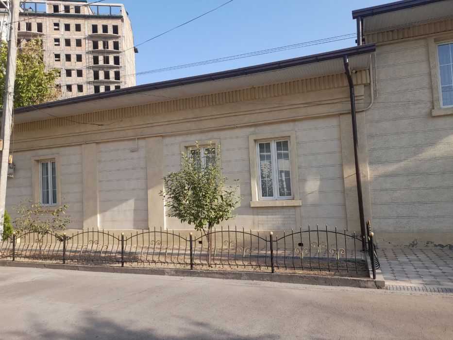 Продаётся просторный дом в Яккасарайском районе!