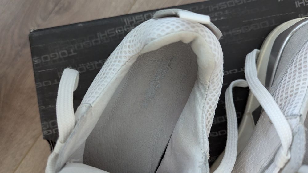 Дамски сникърси TOGOSHI /бели/