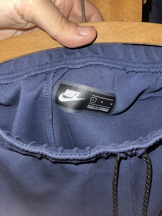 Vand pantaloni Nike Tech marimea L